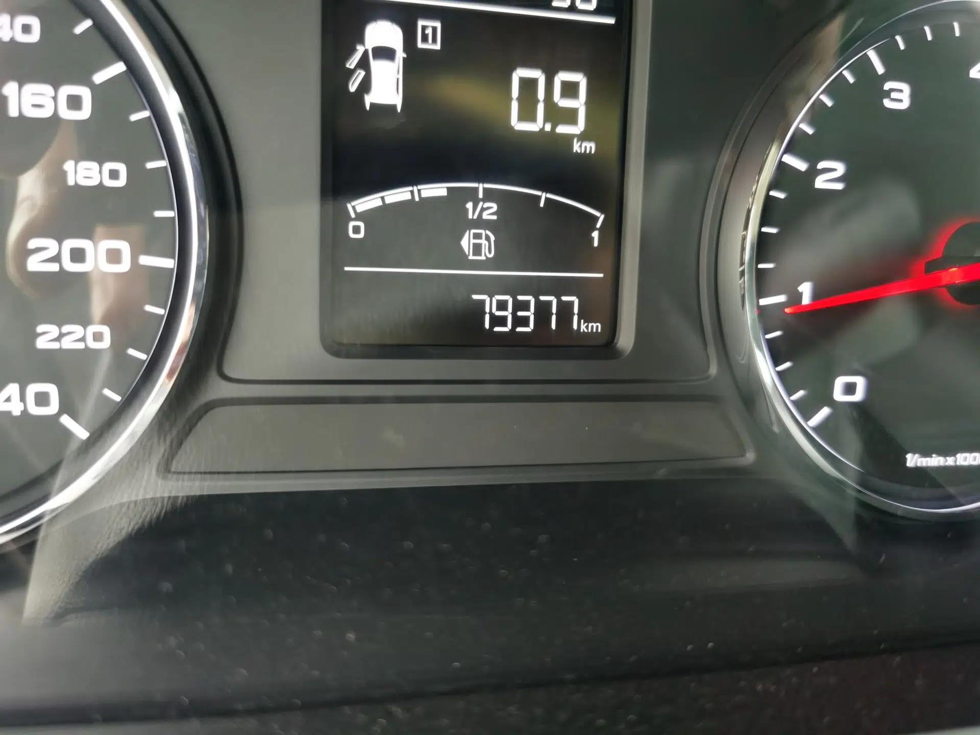 Roewe RX5 2018 20T Two-Wheel Drive Manual Internet Smart Edition — миниатюра 12