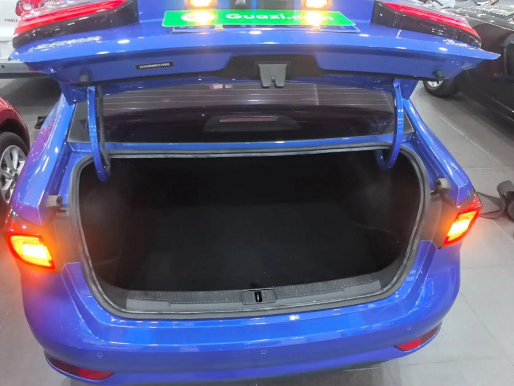 Roewe i5 2020 1.5L Automatic 4G Connect Luxury Flagship Edition — миниатюра 22