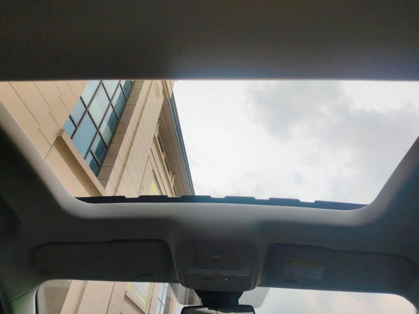 Roewe i5 2020 1.5L Automatic 4G Connect Luxury Flagship Edition — миниатюра 18