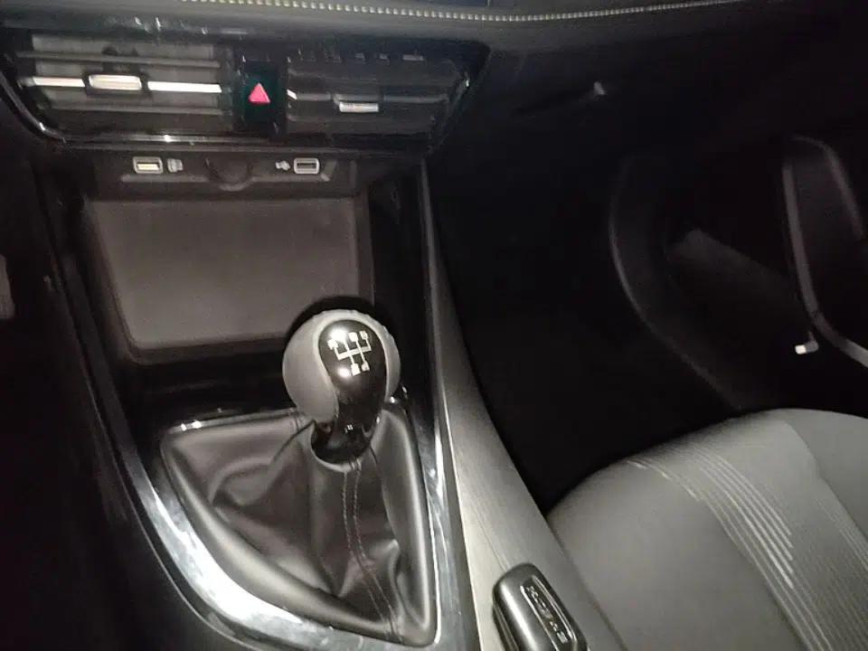 Roewe i5 2021 1.5L Manual Platinum Edition — миниатюра 16