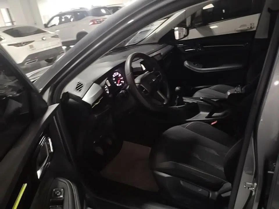 Roewe i5 2021 1.5L Manual Platinum Edition — миниатюра 18