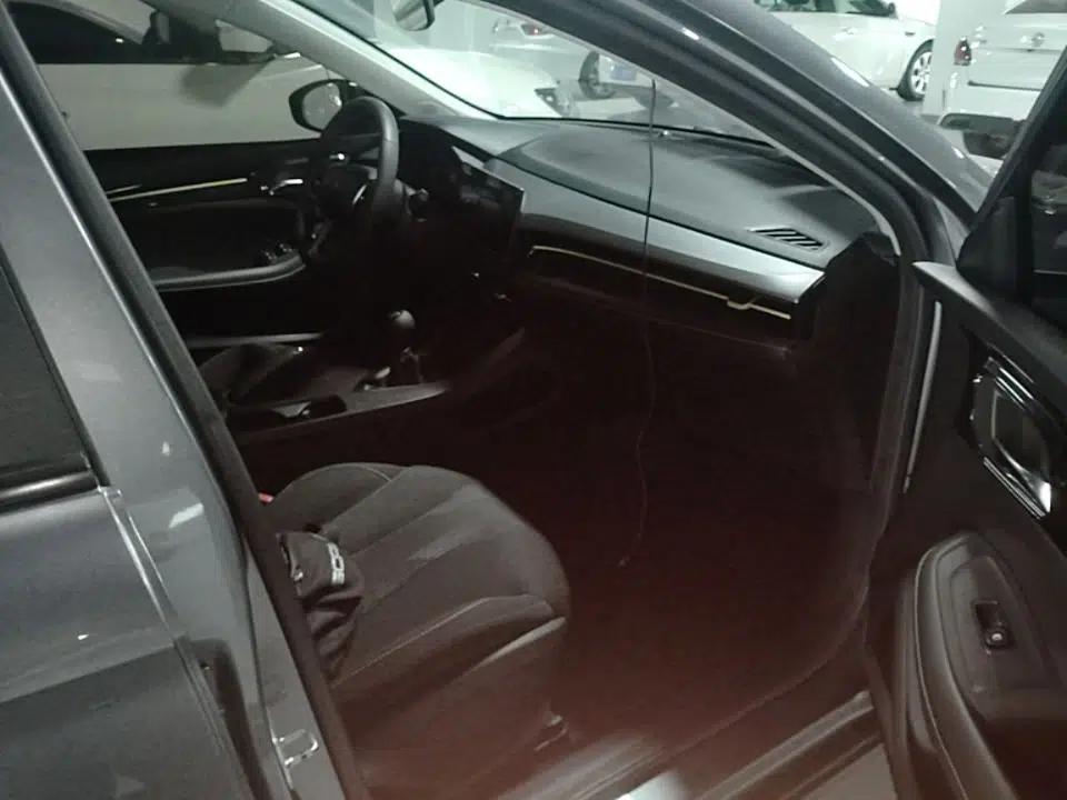 Roewe i5 2021 1.5L Manual Platinum Edition — миниатюра 19