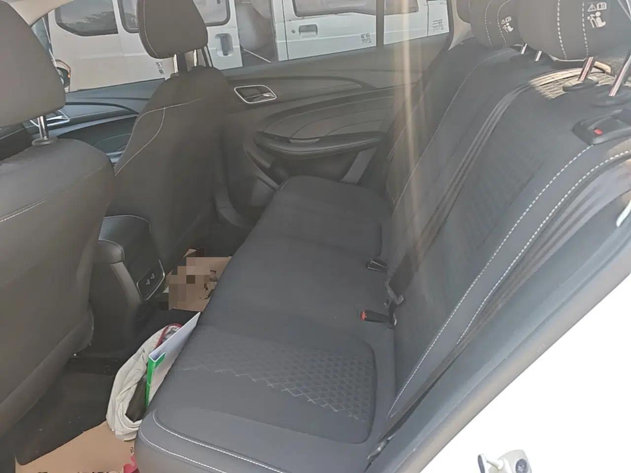 Roewe i5 2020 1.5L Manual 4G Connect Luxury Edition — миниатюра 20