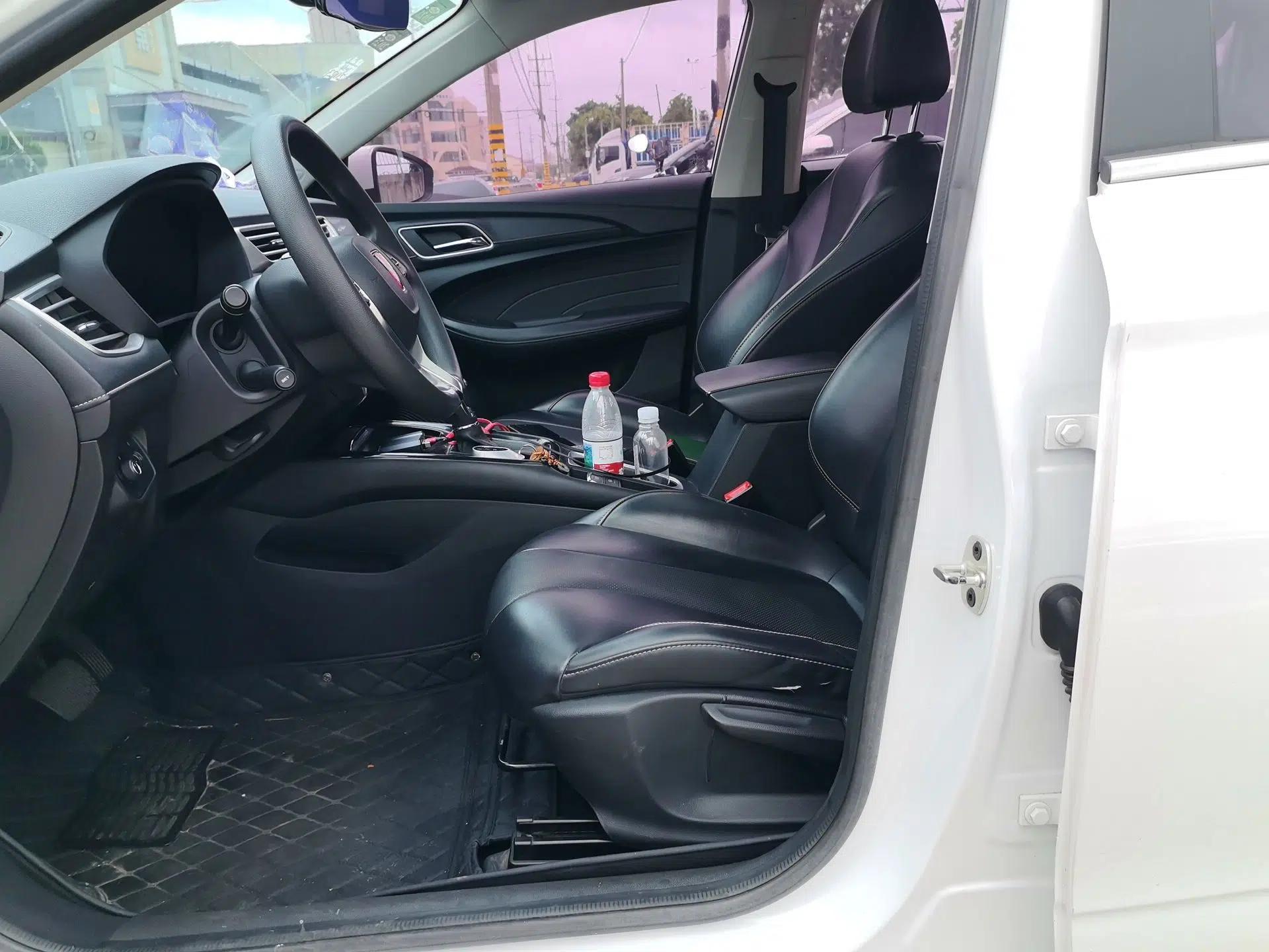 Roewe i5 2020 1.5L Automatic 4G Connect Luxury Flagship Edition — миниатюра 15
