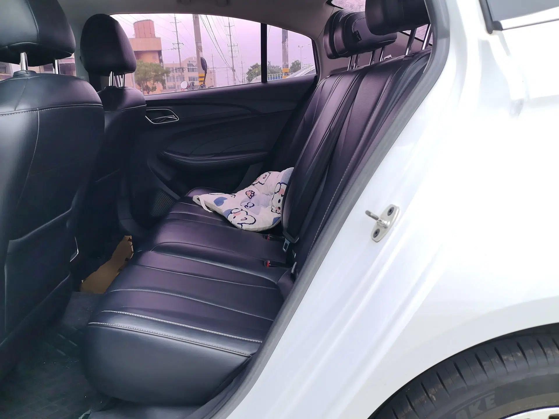 Roewe i5 2020 1.5L Automatic 4G Connect Luxury Flagship Edition — миниатюра 17