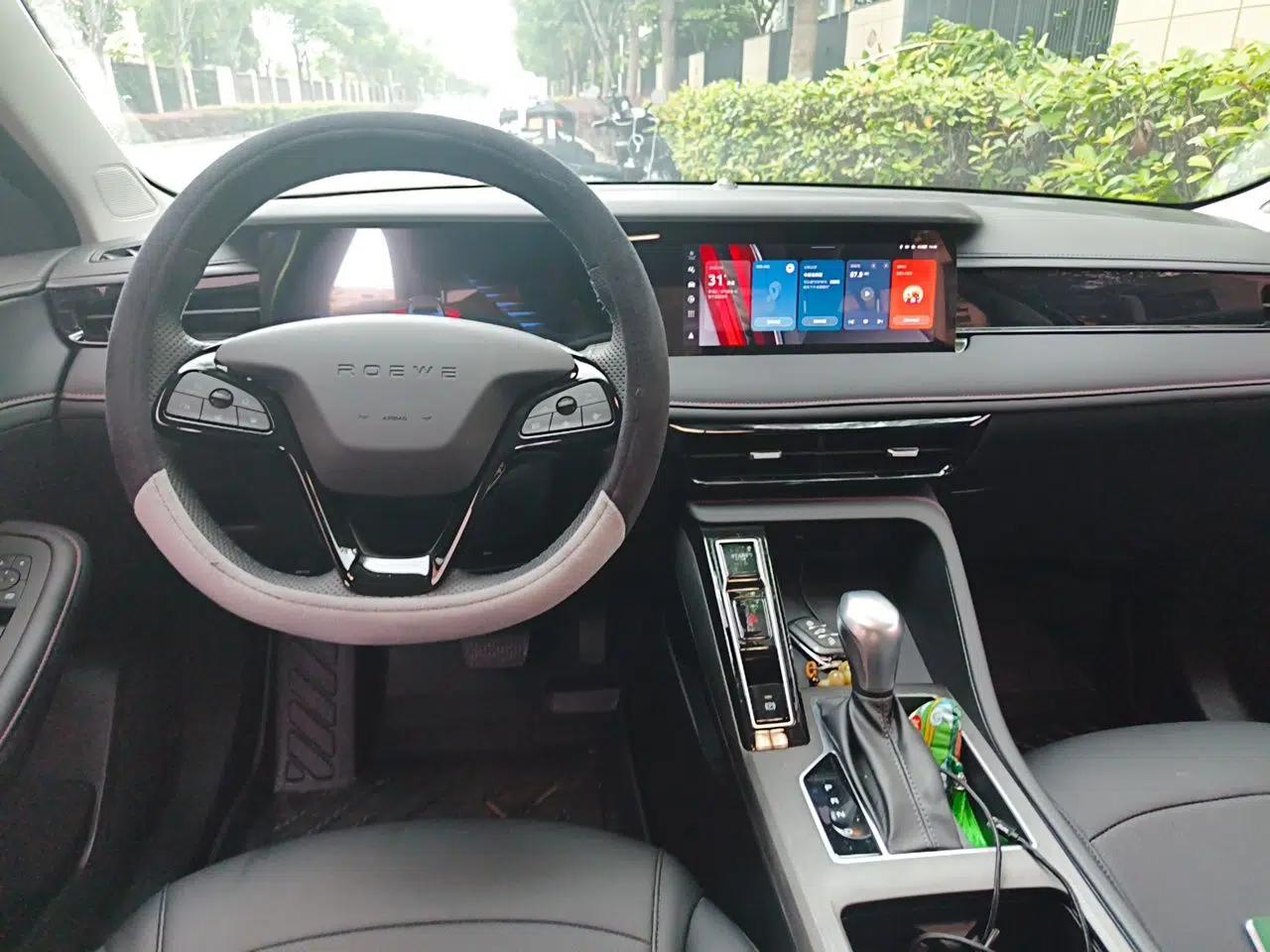 Roewe i5 2024 1.5L CVT Luxury Edition — миниатюра 9