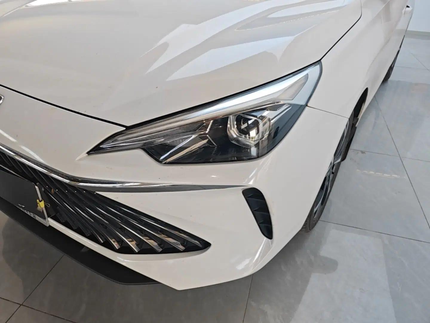 Roewe i5 2023 1.5L CVT Flagship Edition — миниатюра 8