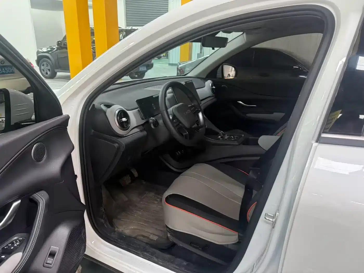 Hiace 05 DM-i 2025 DM-i 75KM Premium Edition — миниатюра 8