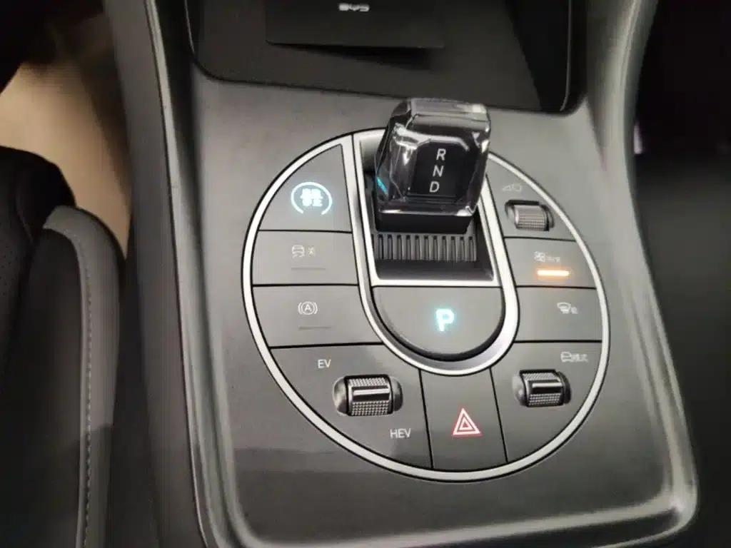 Hiace 05 DM-i 2025 DM-i 75KM Premium Edition — миниатюра 14