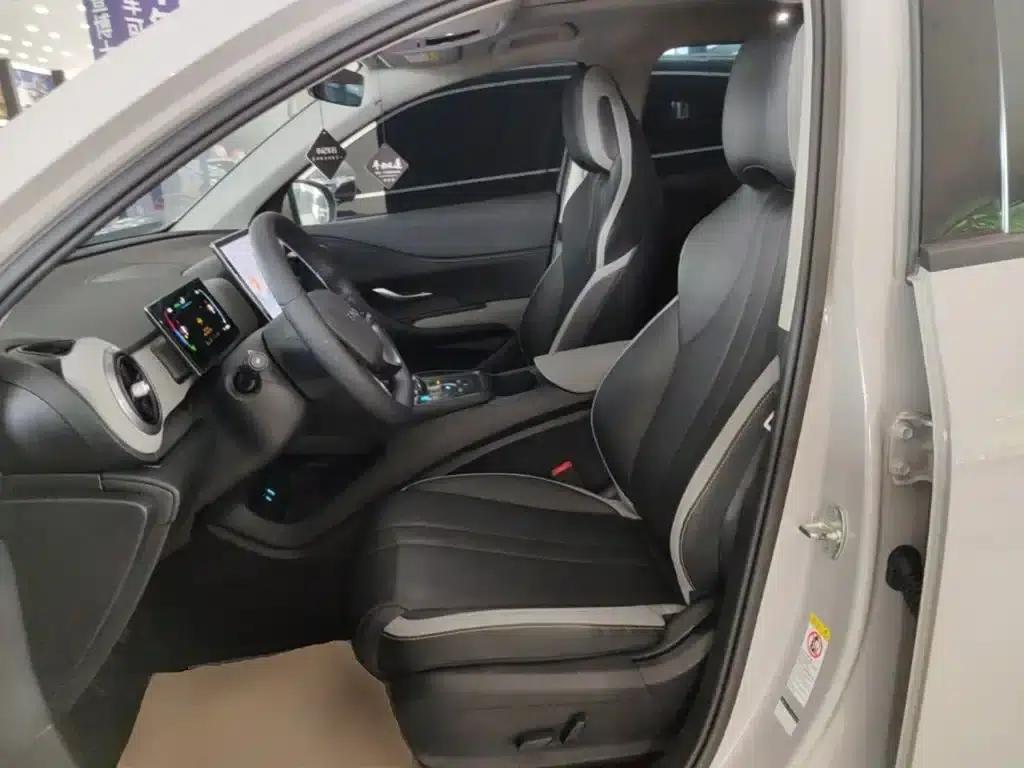 Hiace 05 DM-i 2025 DM-i 75KM Premium Edition — миниатюра 15