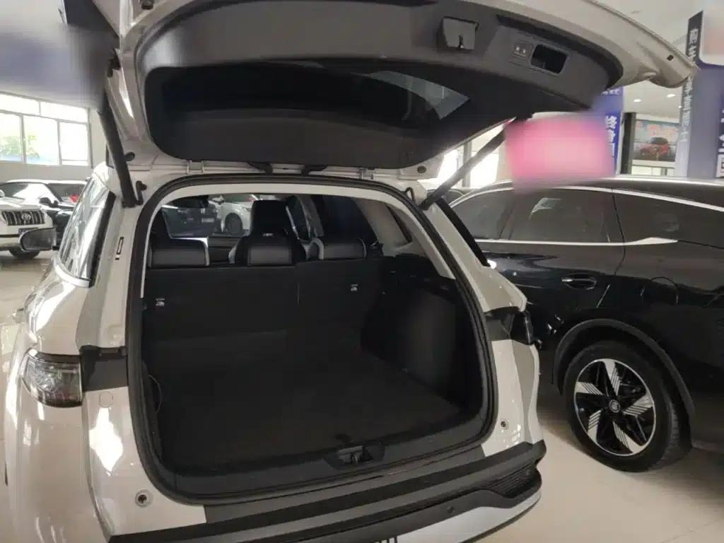 Hiace 05 DM-i 2025 DM-i 75KM Premium Edition — миниатюра 19