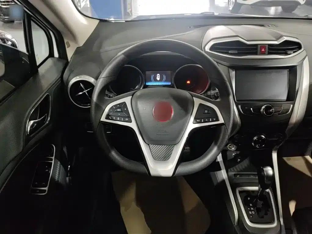 2017 Yuan 1.5L Automatic Cool Connected Edition — миниатюра 11