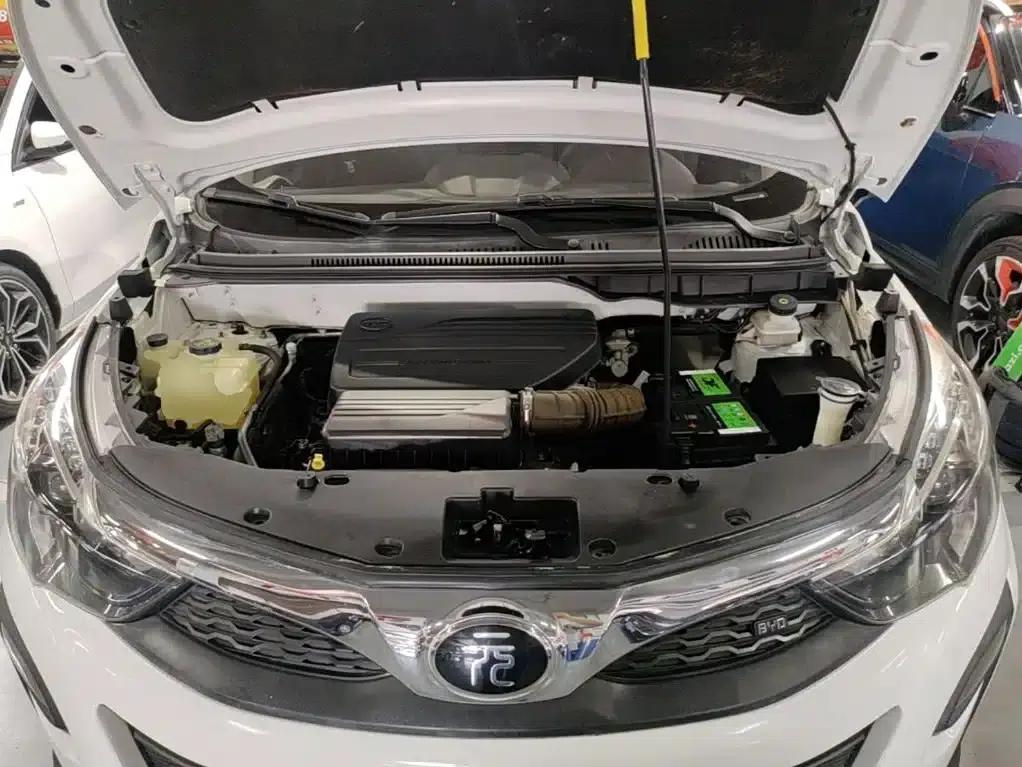2017 Yuan 1.5L Automatic Cool Connected Edition — миниатюра 20