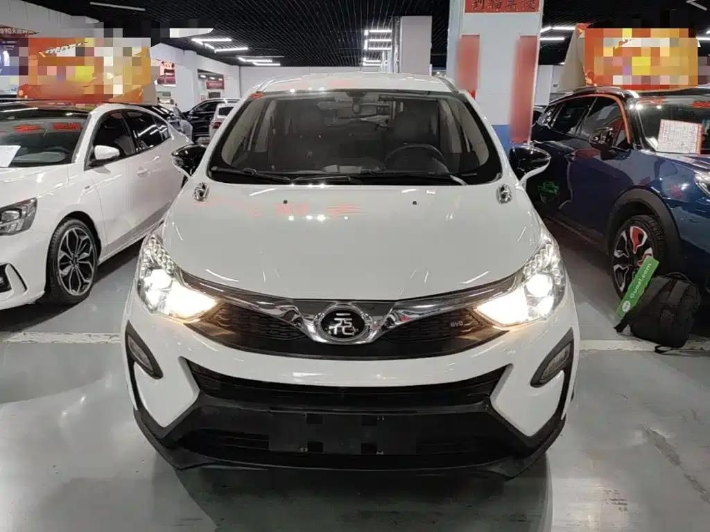 2017 Yuan 1.5L Automatic Cool Connected Edition — миниатюра 3