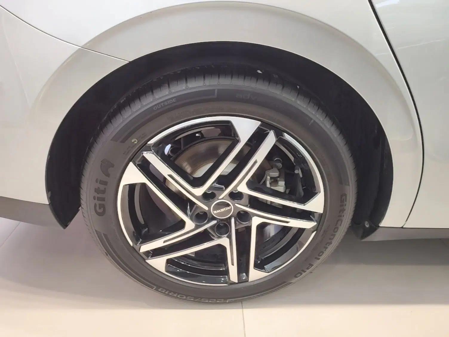 Roewe D7 2023 DMH 125km Flagship Edition — миниатюра 11