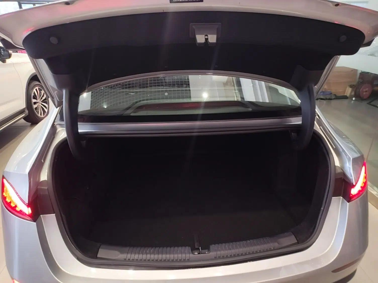 Roewe D7 2023 DMH 125km Flagship Edition — миниатюра 22