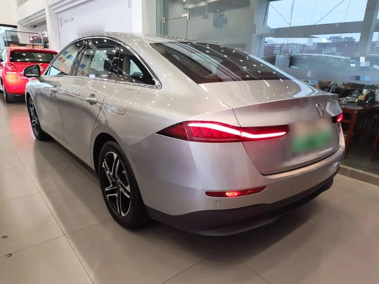 Roewe D7 2023 DMH 125km Flagship Edition — миниатюра 4