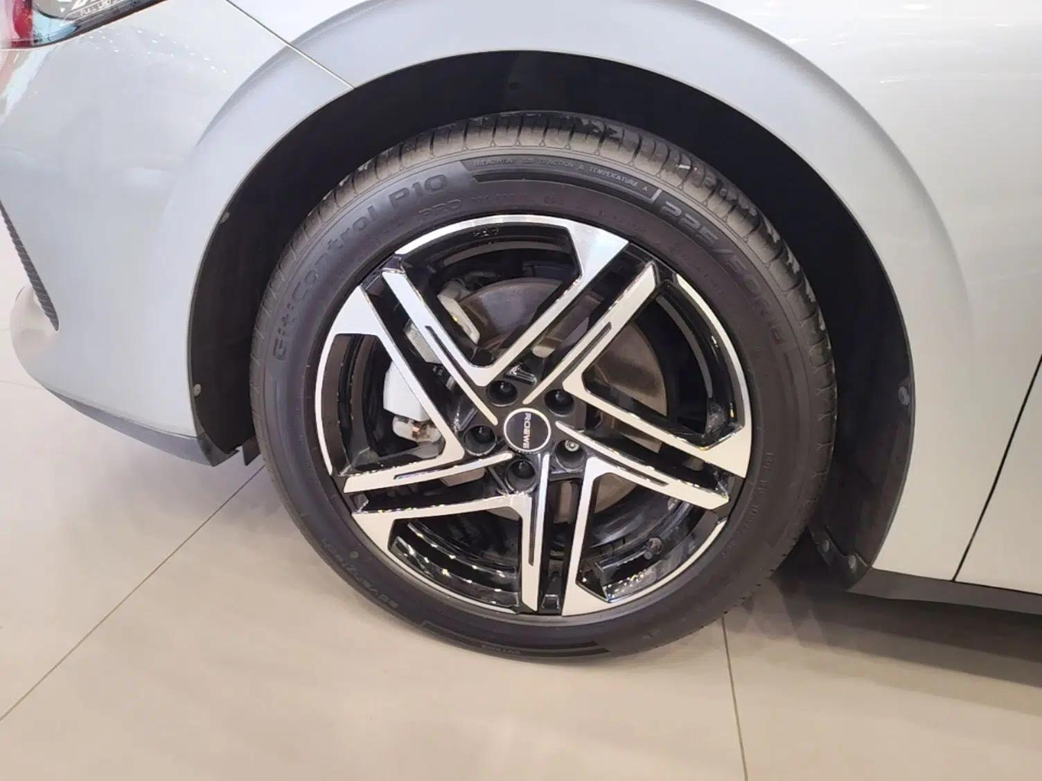 Roewe D7 2023 DMH 125km Flagship Edition — миниатюра 10