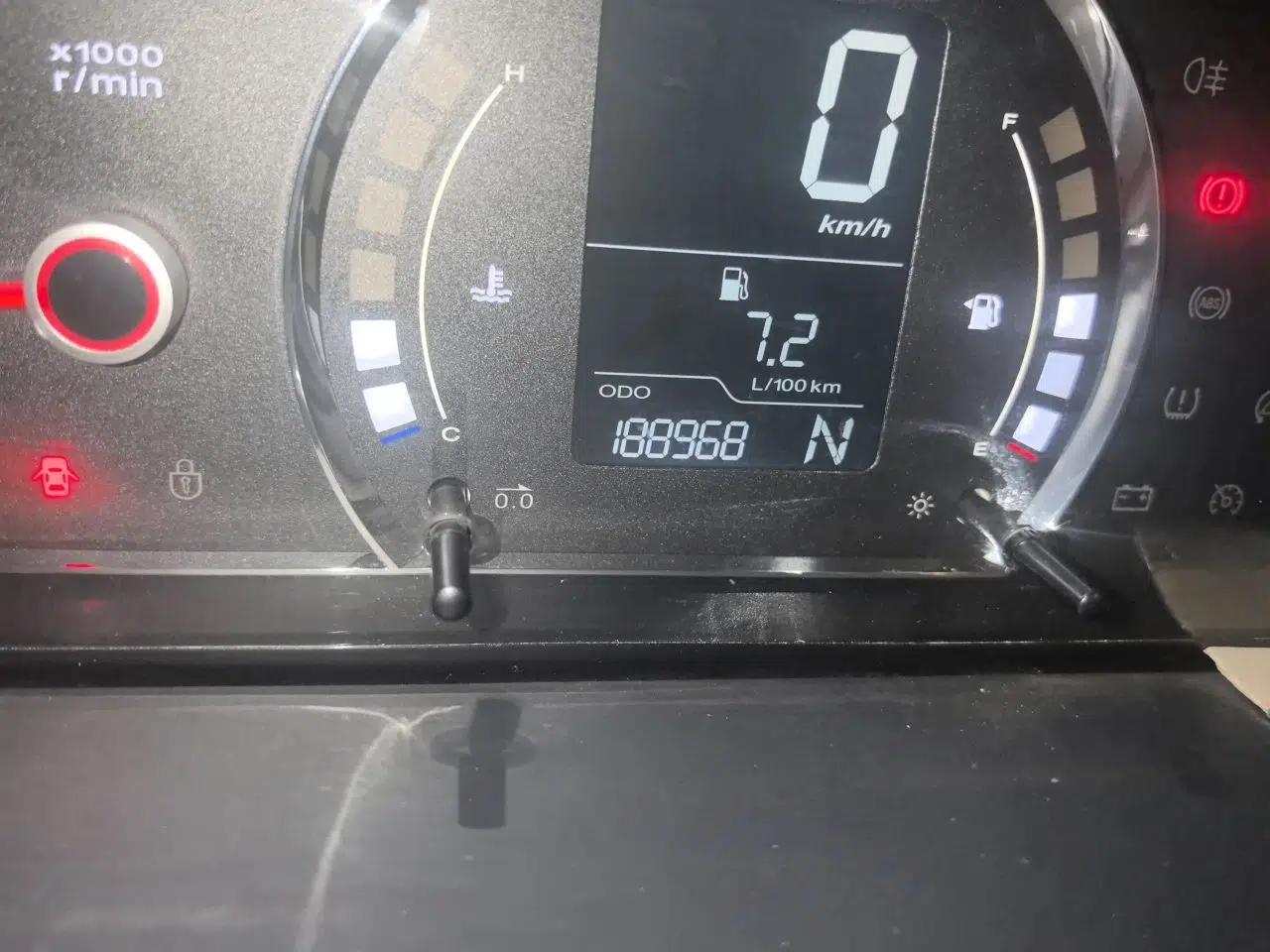 Roewe 350 2013 350C 1.5L Automatic Xunyue Edition — миниатюра 12