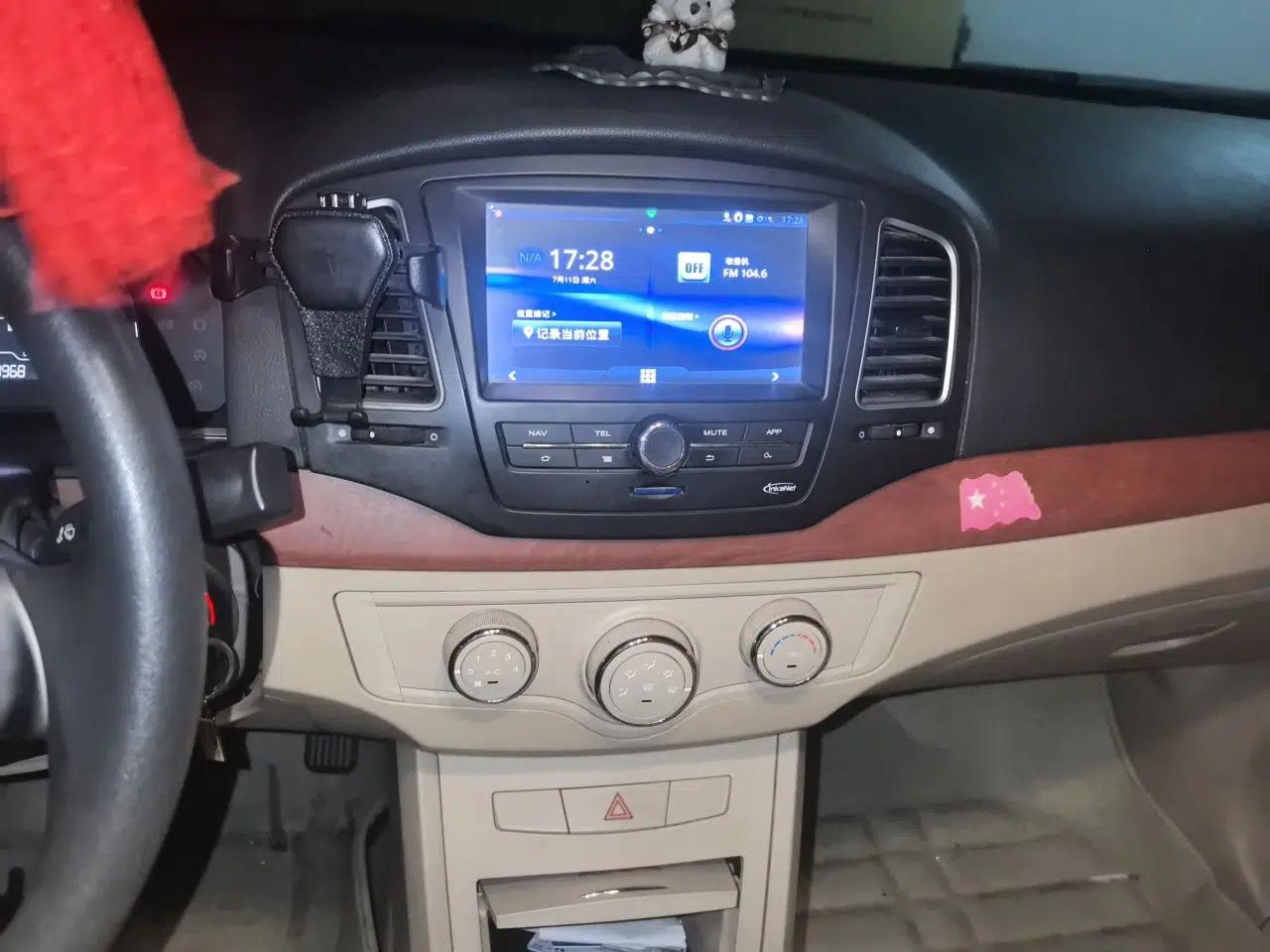 Roewe 350 2013 350C 1.5L Automatic Xunyue Edition — миниатюра 13