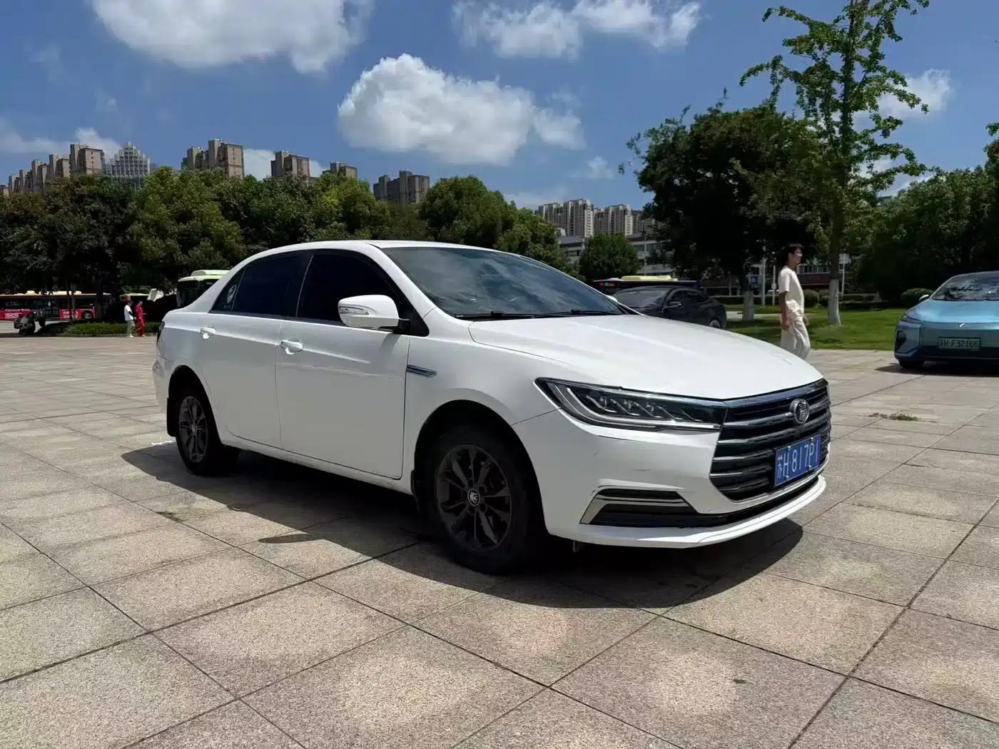 Qin 2019 1.5L Automatic Premium Edition — миниатюра 1