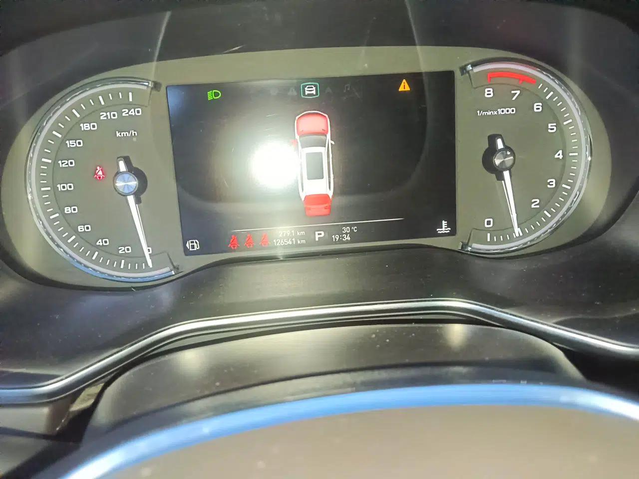 Roewe RX8 2018 30T Smart Connectivity Two-Wheel Drive Flagship Edition — миниатюра 11