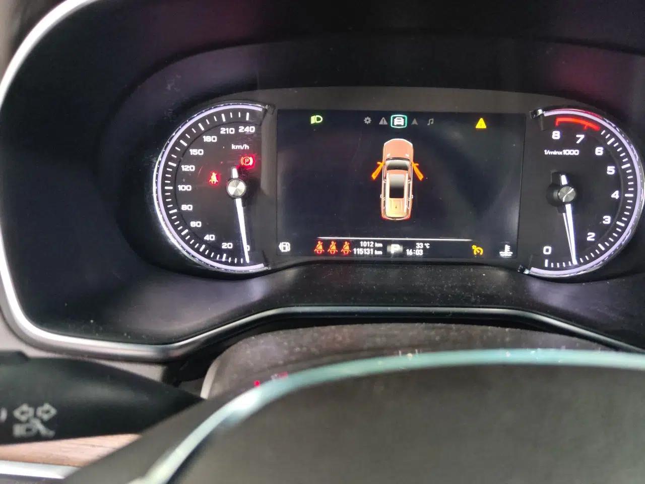 Roewe RX8 2018 30T Smart Connectivity Two-Wheel Drive Flagship Edition — миниатюра 12