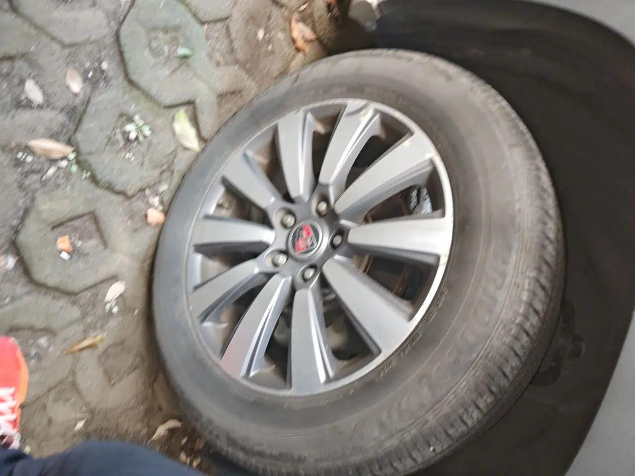 Roewe RX8 2018 30T Smart Connectivity Two-Wheel Drive Flagship Edition — миниатюра 8