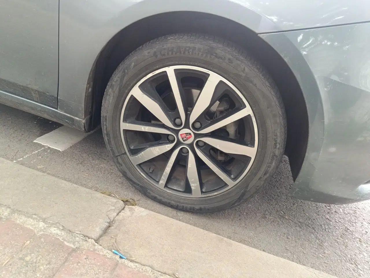 Roewe i6 2017 20T Automatic Internet ZhiZun Edition — миниатюра 8