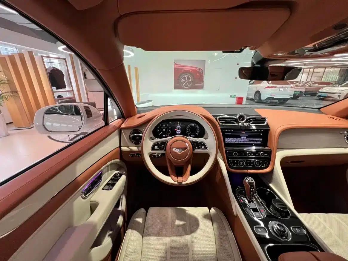Bentayga 2024 4.0T V8 Long Wheelbase — миниатюра 14
