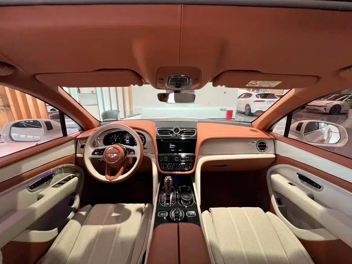 Bentayga 2024 4.0T V8 Long Wheelbase — миниатюра 15