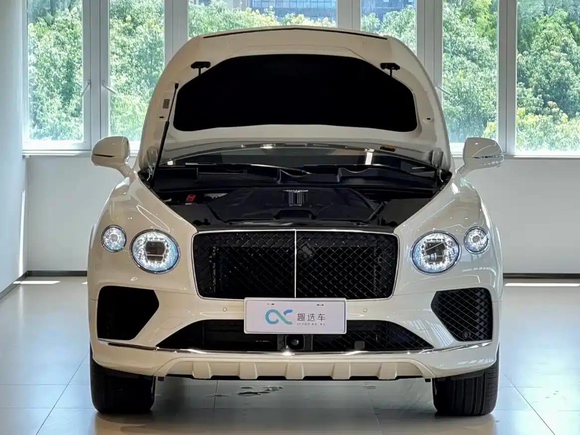 Bentayga 2024 4.0T V8 Long Wheelbase — миниатюра 17