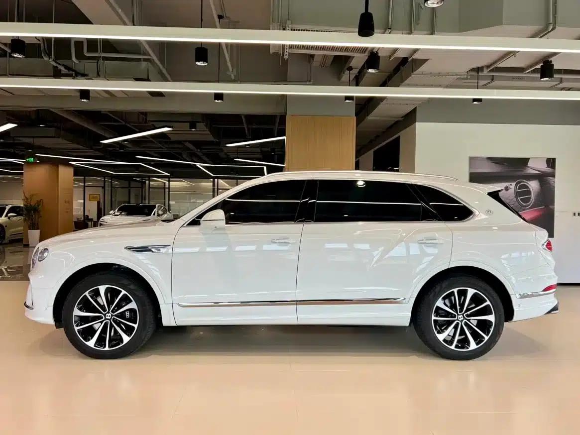 Bentayga 2024 4.0T V8 Long Wheelbase — миниатюра 3