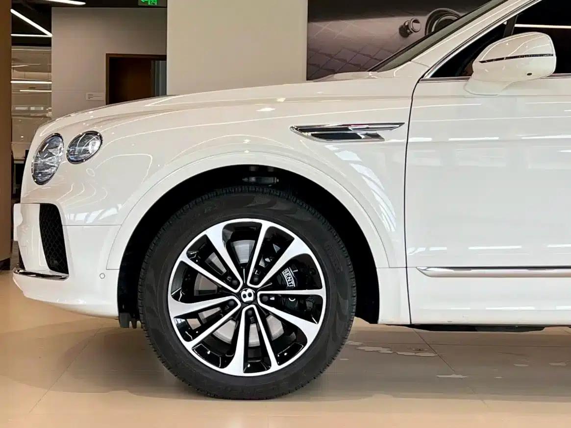 Bentayga 2024 4.0T V8 Long Wheelbase — миниатюра 4