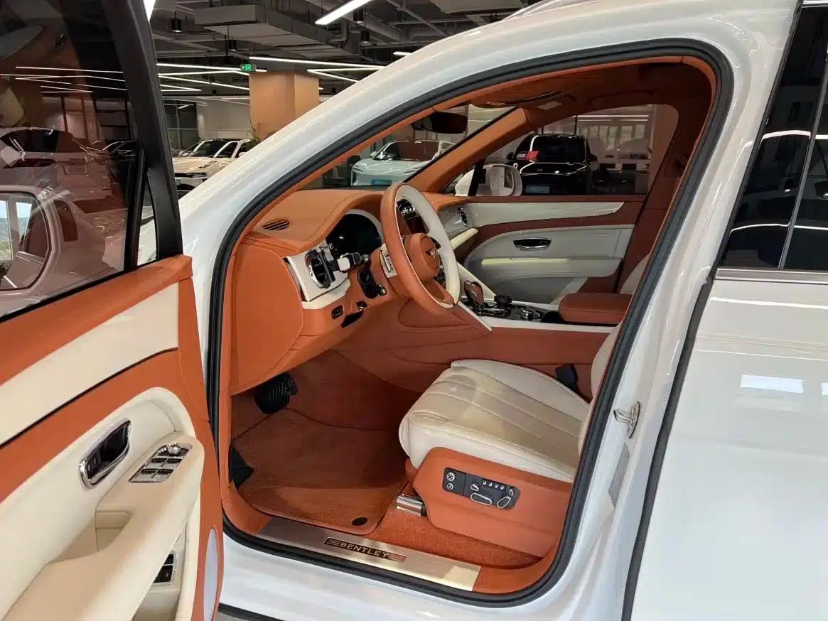 Bentayga 2024 4.0T V8 Long Wheelbase — миниатюра 8
