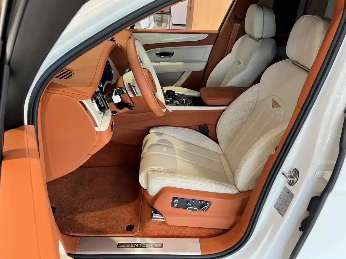 Bentayga 2024 4.0T V8 Long Wheelbase — миниатюра 9