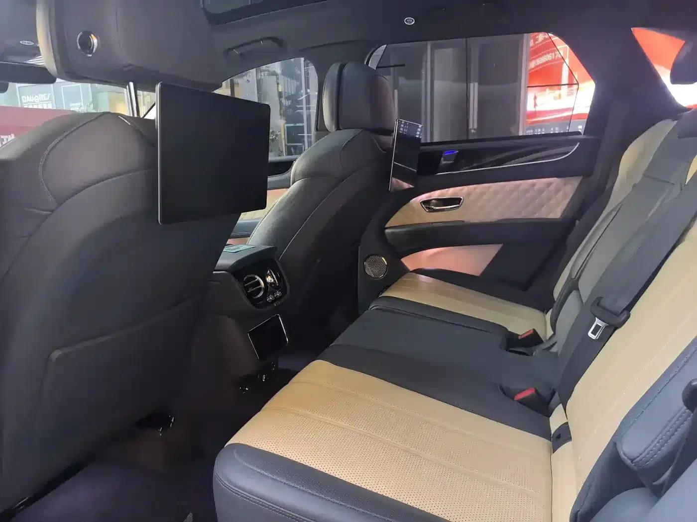 Bentayga 2022 4.0T V8 — миниатюра 9