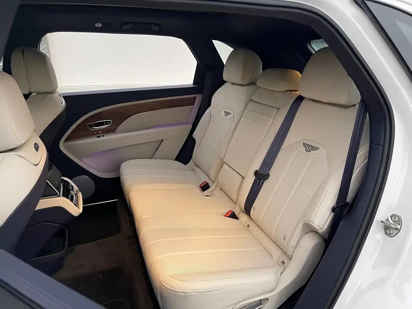 Bentayga 2026 4.0T V8 Long Wheelbase — миниатюра 11