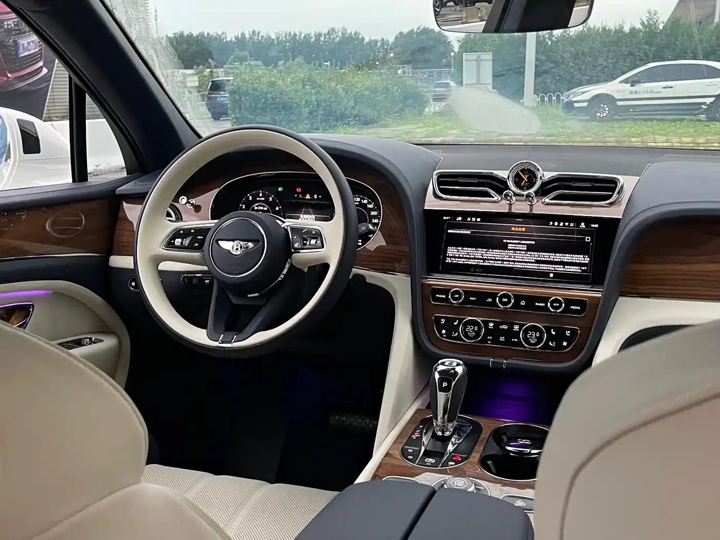 Bentayga 2026 4.0T V8 Long Wheelbase — миниатюра 13