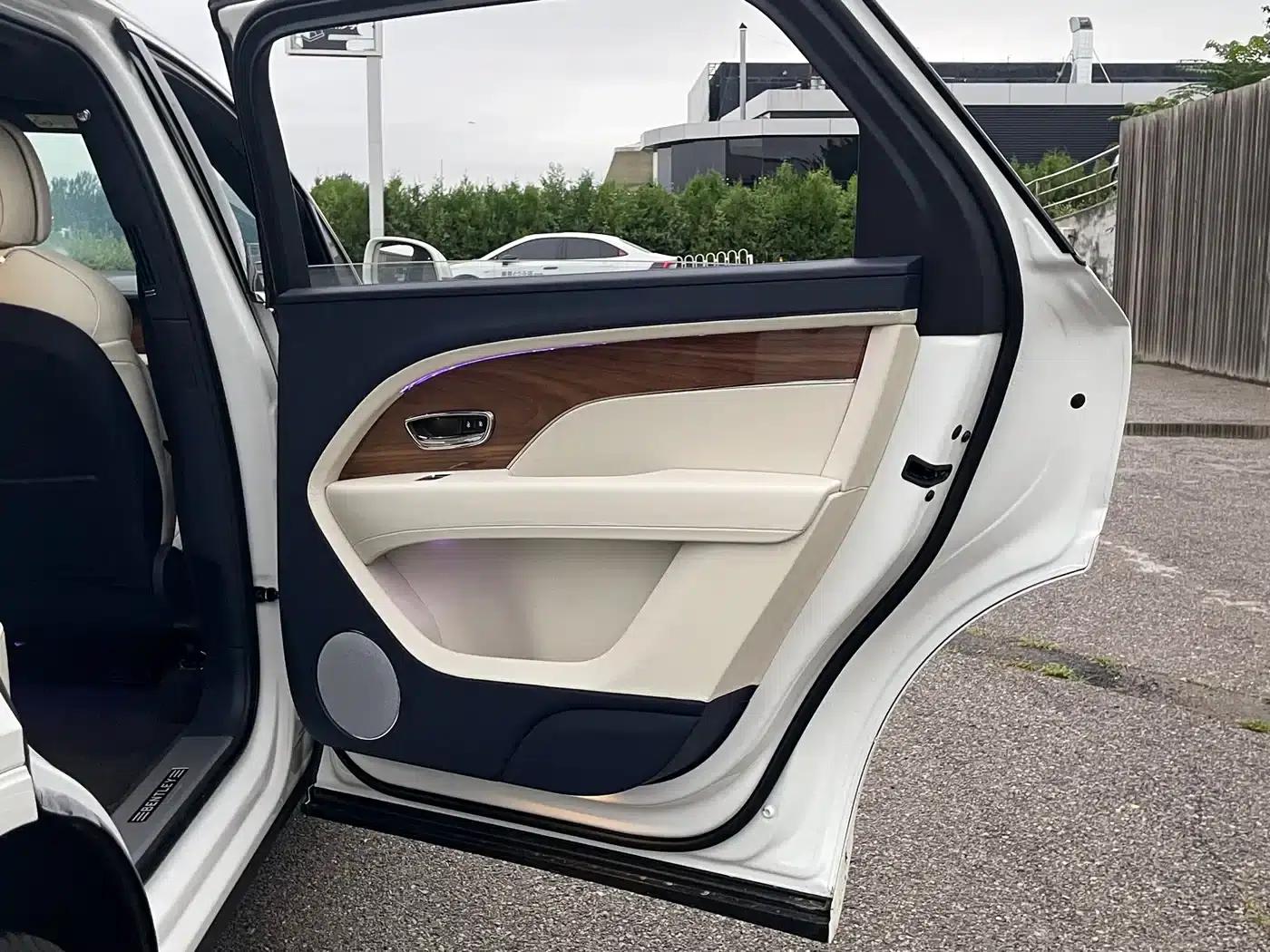 Bentayga 2026 4.0T V8 Long Wheelbase — миниатюра 14