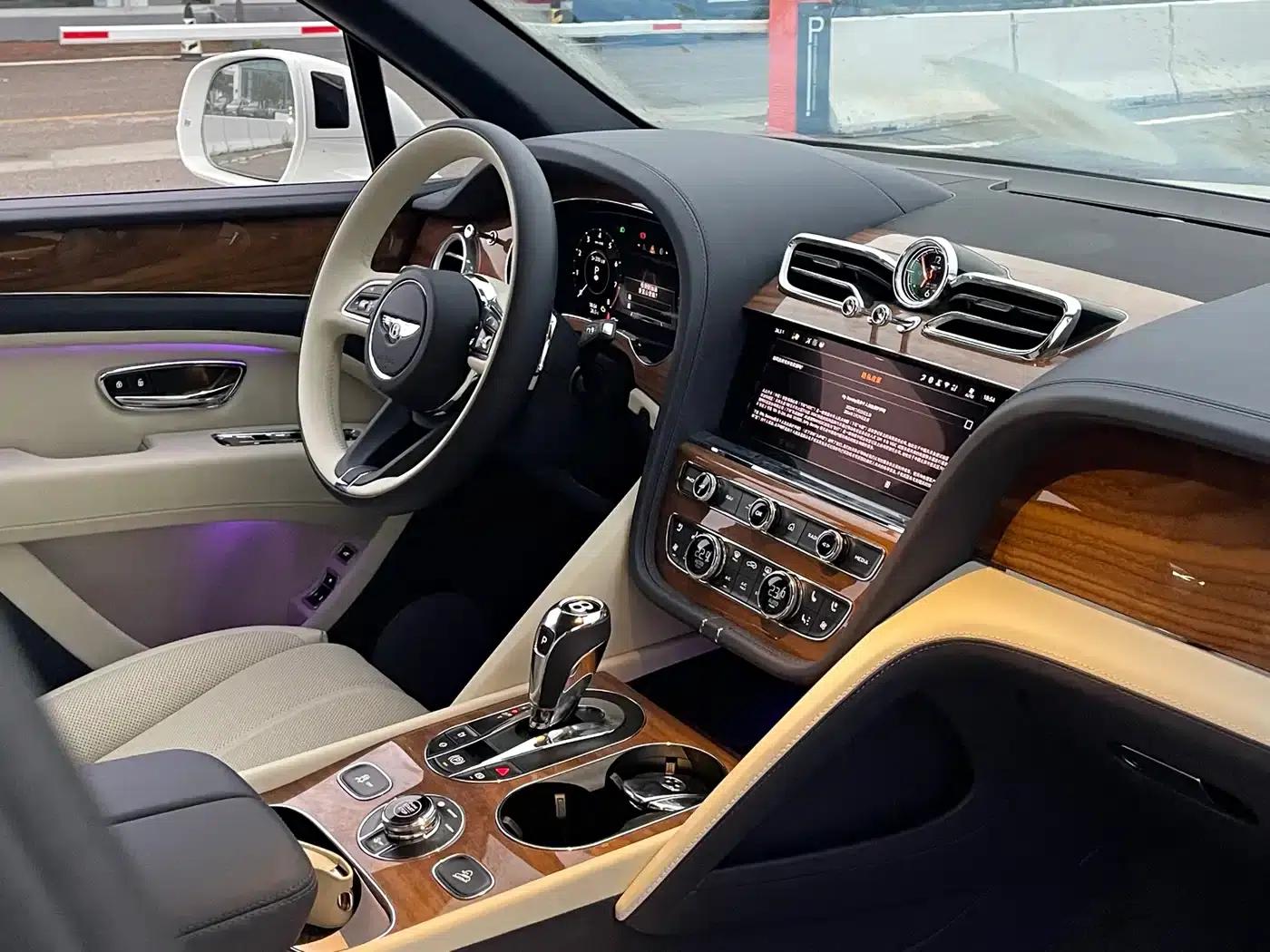 Bentayga 2026 4.0T V8 Long Wheelbase — миниатюра 15