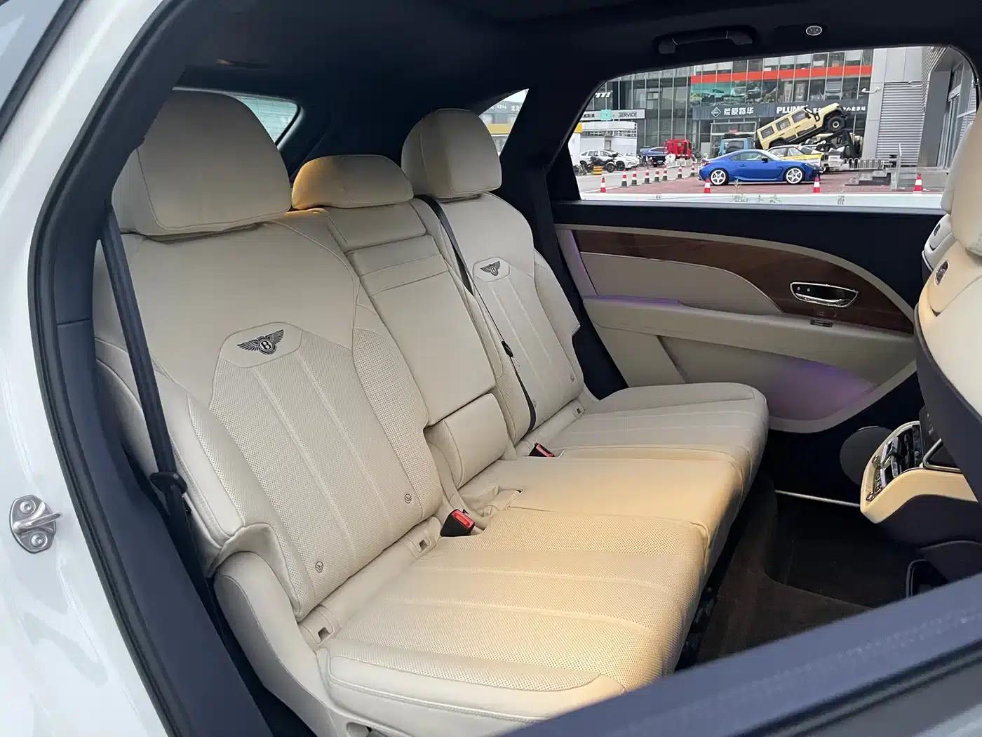 Bentayga 2026 4.0T V8 Long Wheelbase — миниатюра 18