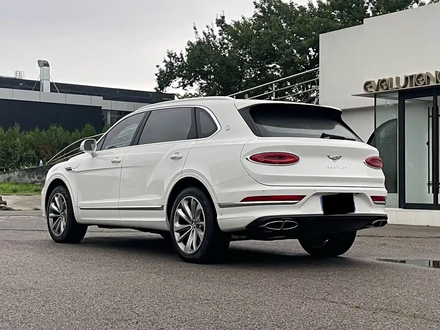 Bentayga 2026 4.0T V8 Long Wheelbase — миниатюра 3