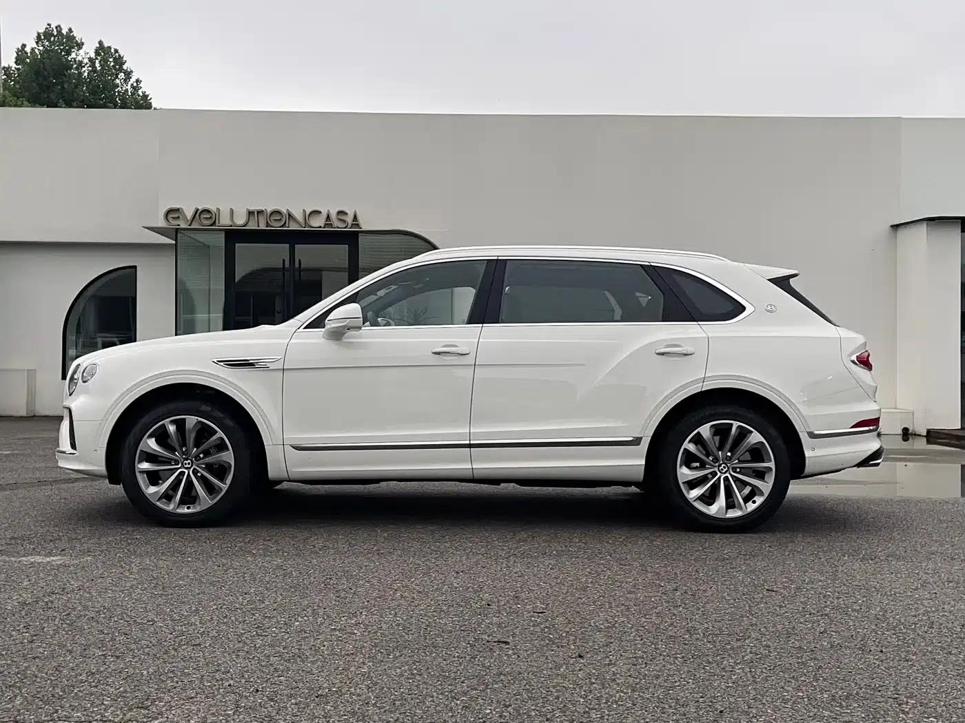 Bentayga 2026 4.0T V8 Long Wheelbase — миниатюра 5
