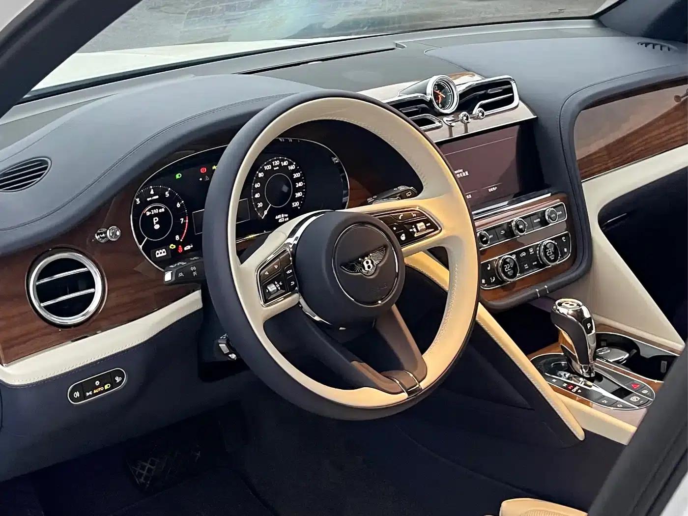 Bentayga 2026 4.0T V8 Long Wheelbase — миниатюра 7