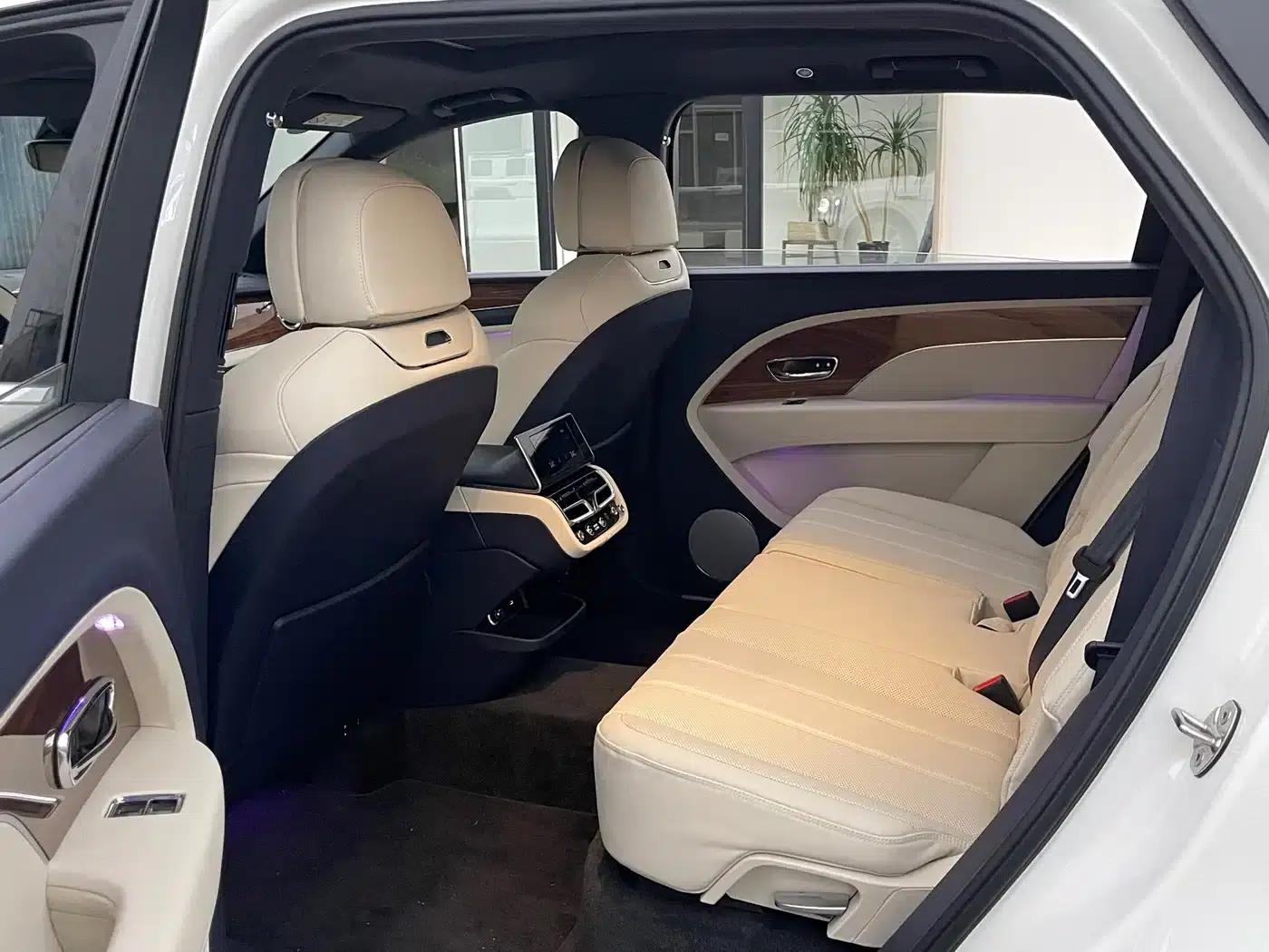 Bentayga 2026 4.0T V8 Long Wheelbase — миниатюра 10