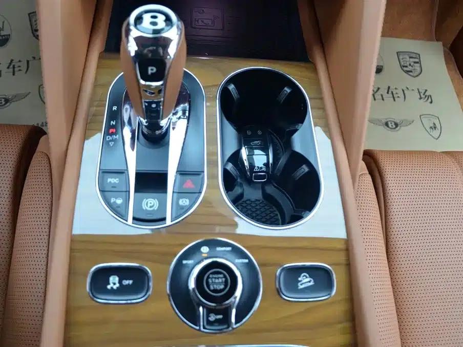 Bentayga 2022 4.0T V8 — миниатюра 11
