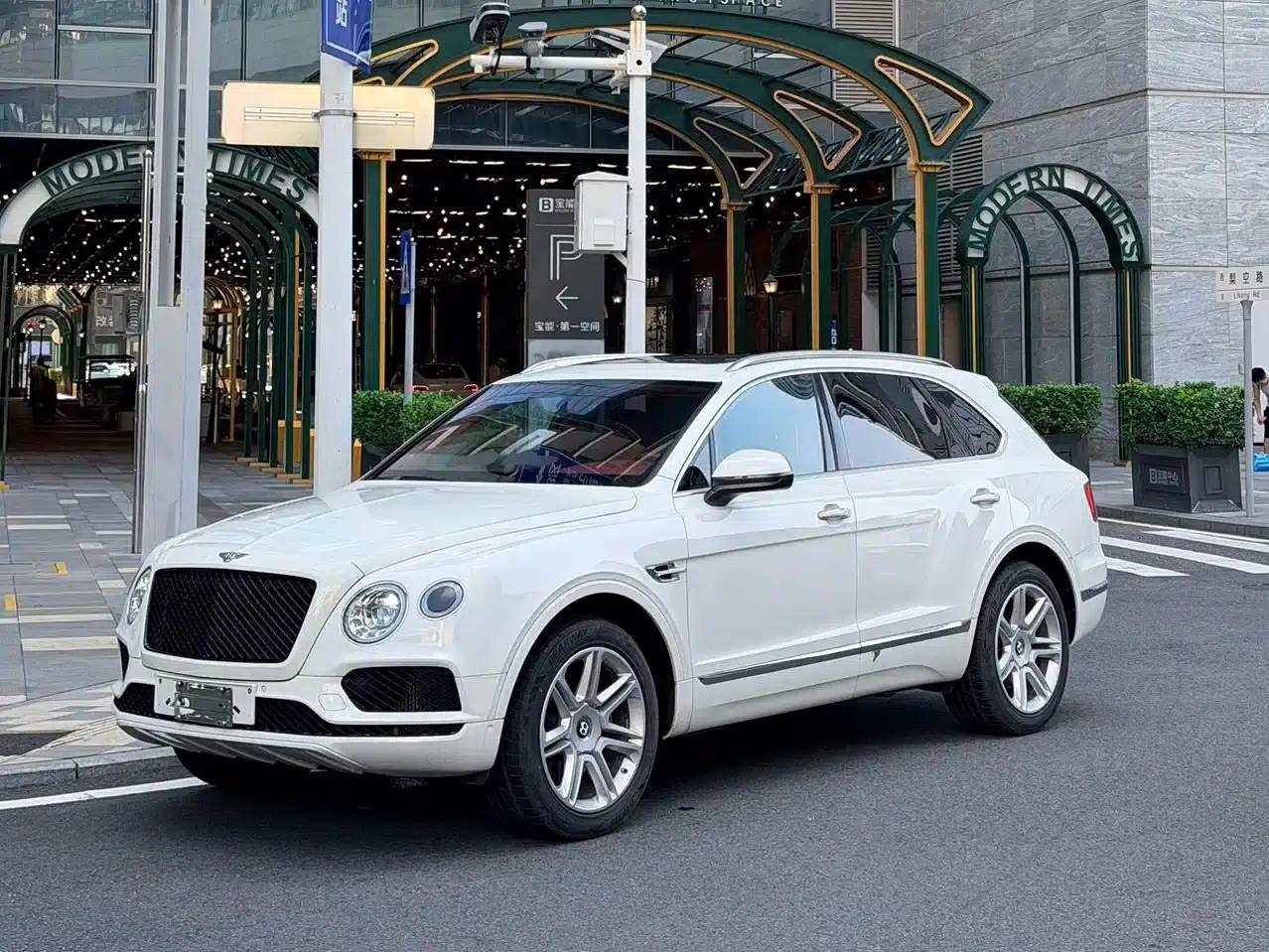 Bentayga 2018 4.0T V8 — миниатюра 1