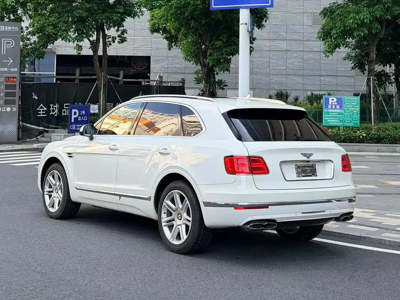 Bentayga 2018 4.0T V8 — миниатюра 5