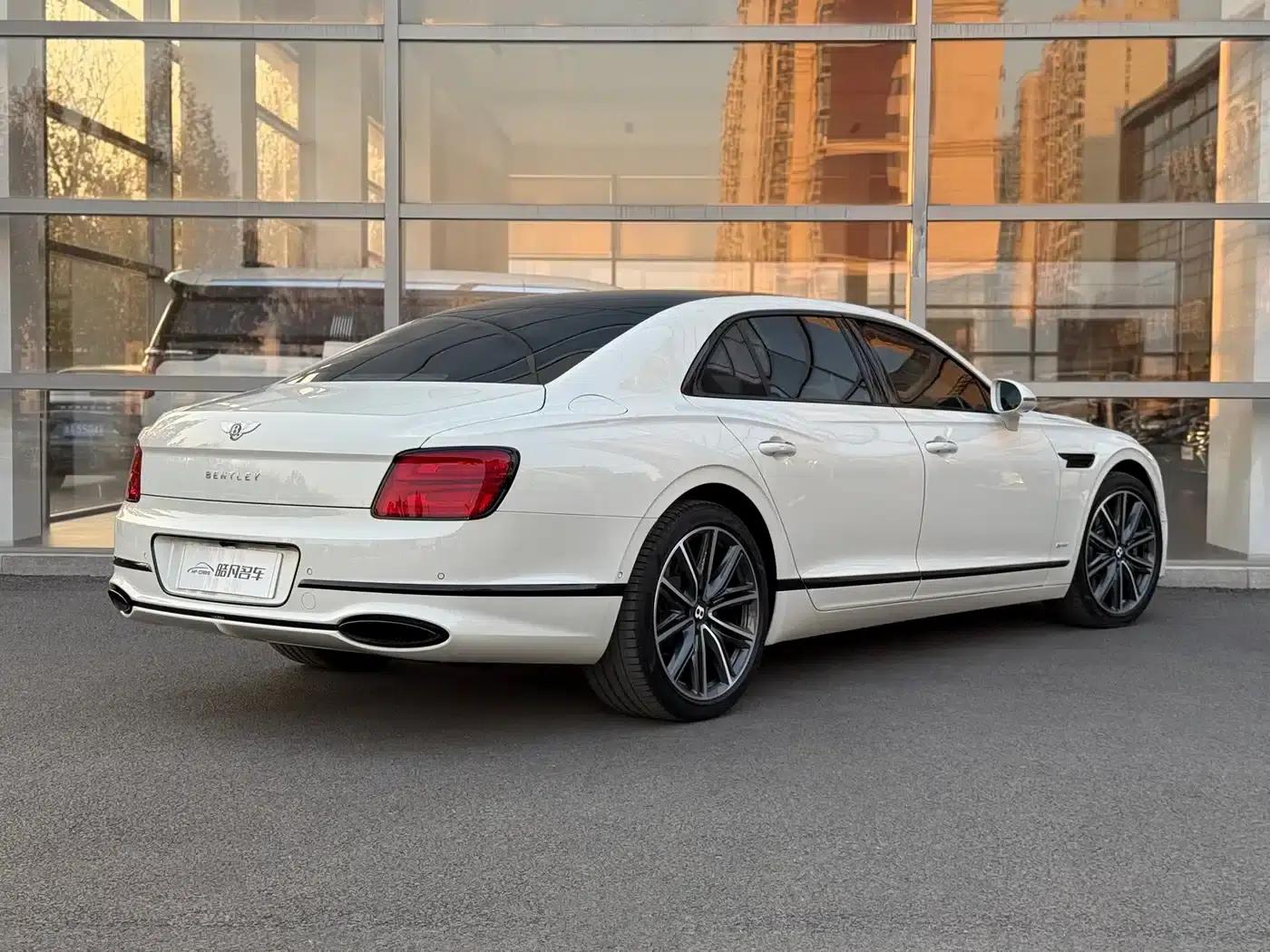 2022 Flying Spur Plug-in Hybrid 2.9T V6 — миниатюра 3